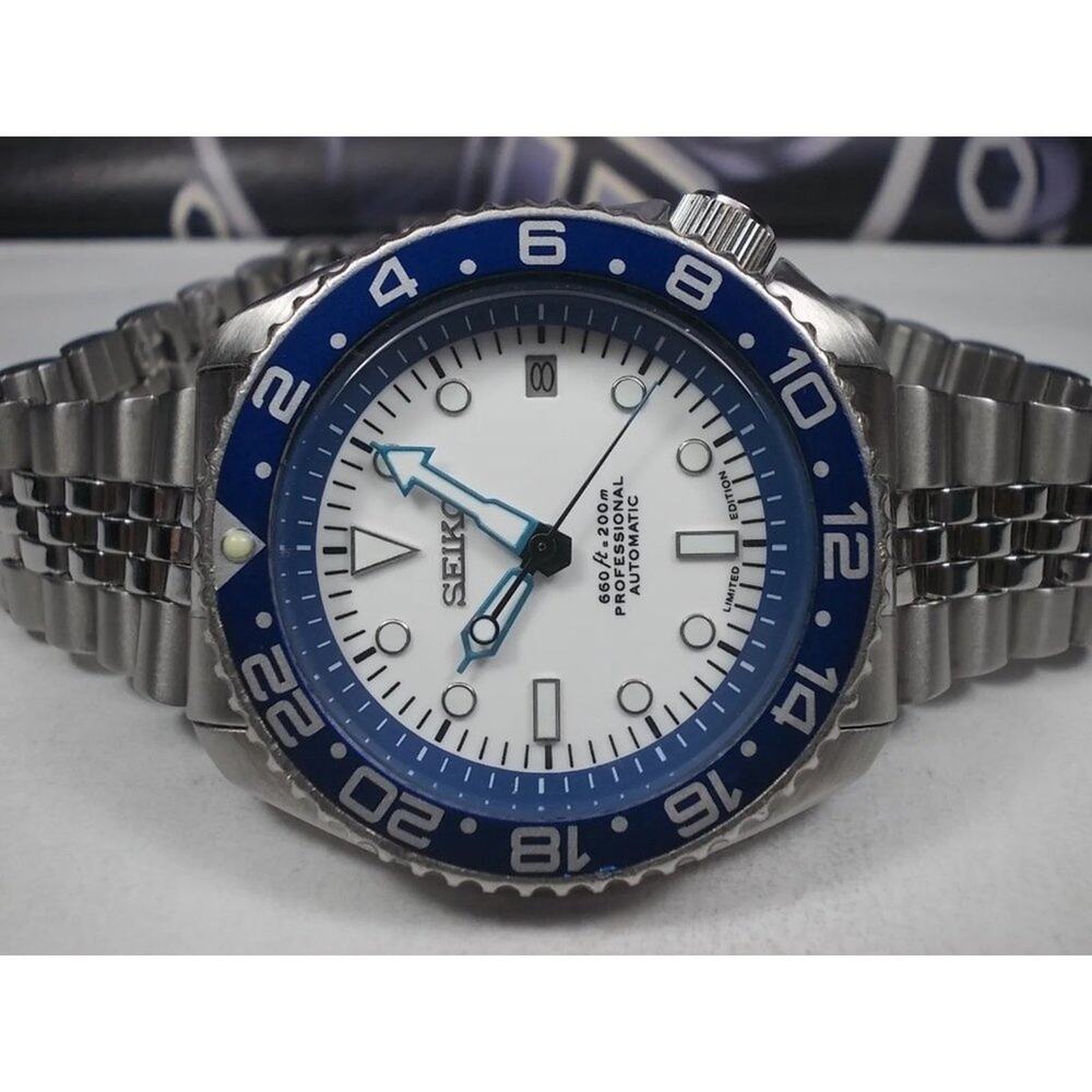 Vintage 1999 Seiko Diver Automatic Mens Siver Watch W/daydate & Blue accents